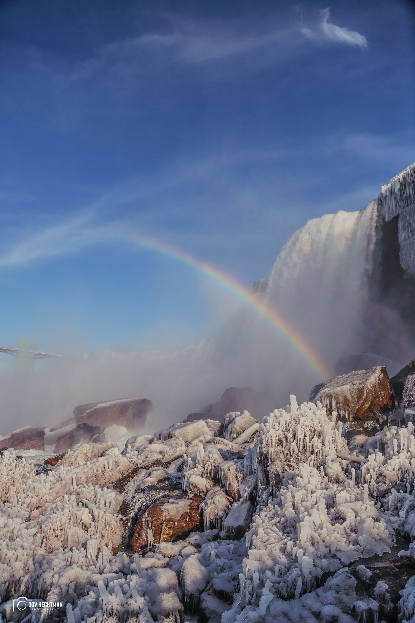 מדהים! תיעוד קפוא ממפלי הניאגרה • צפו