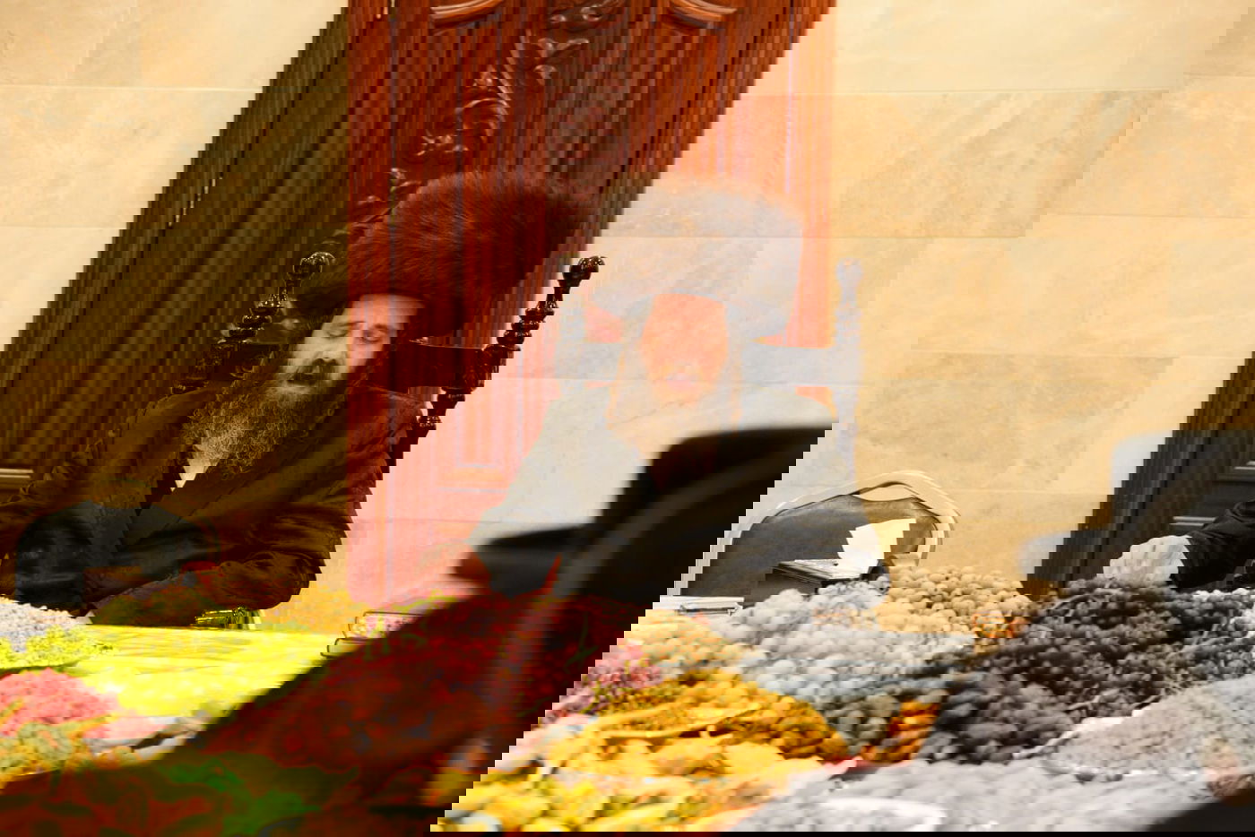 הרבי חילק פירות: 'טיש' ט"ו בשבט בחצר חסידות פיטסבורג