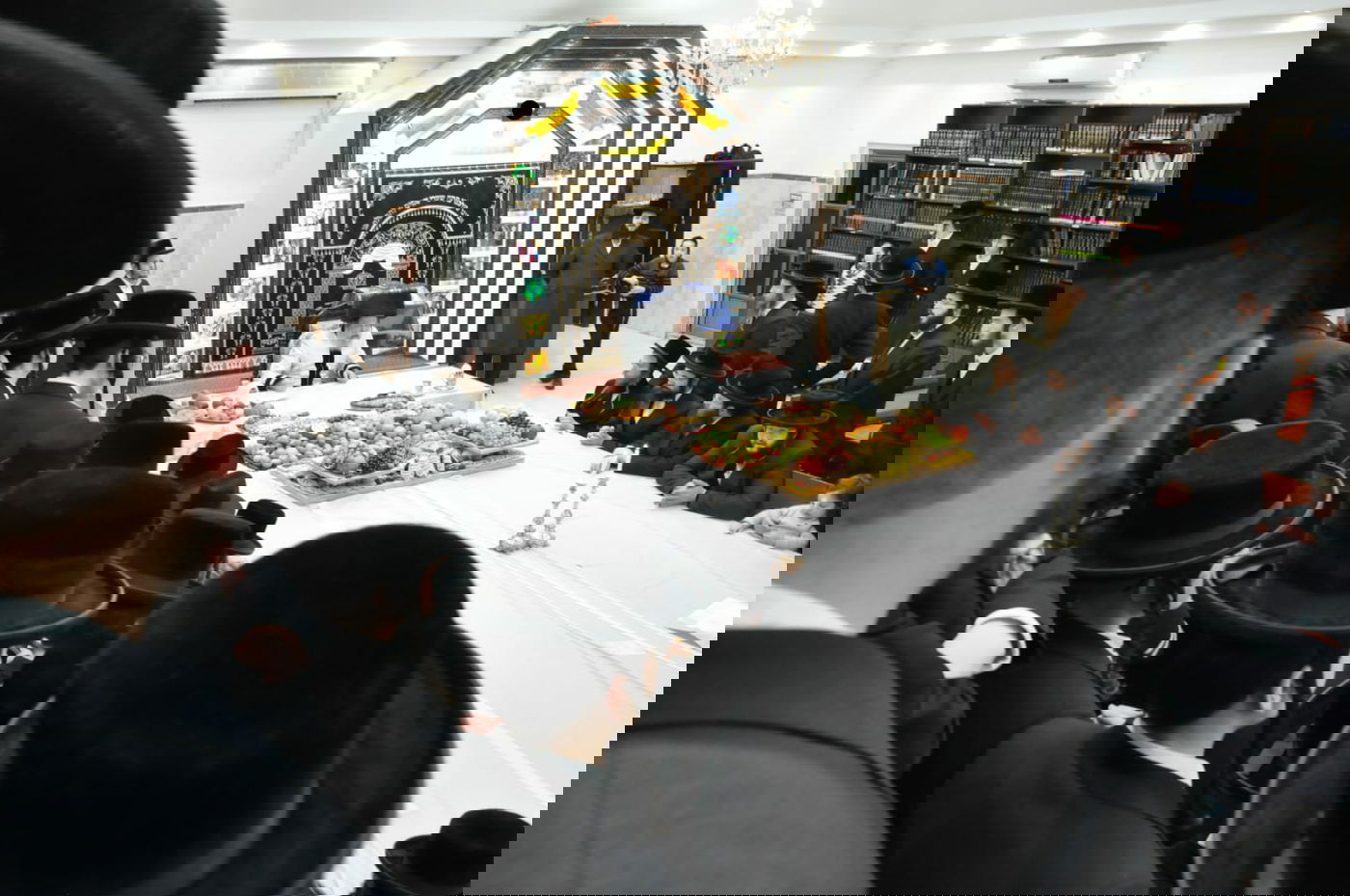 דברי תורה וחלוקת פירות: ט"ו בשבט בנדבורנה-ביתר