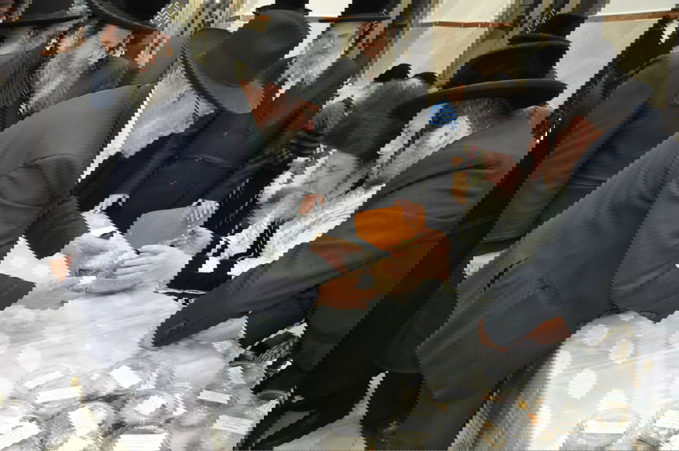 דברי תורה וחלוקת פירות: ט"ו בשבט בנדבורנה-ביתר