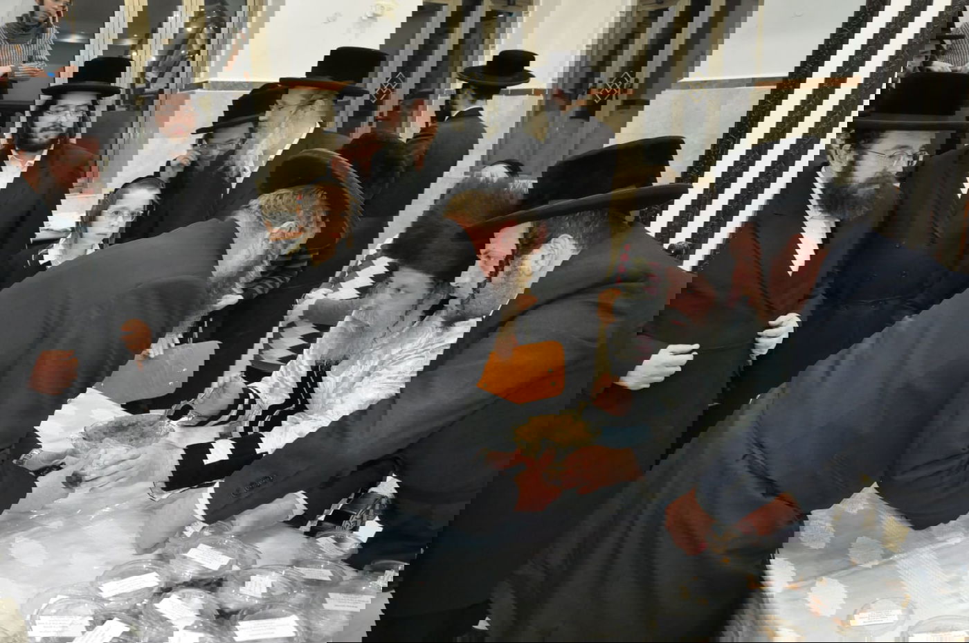 דברי תורה וחלוקת פירות: ט"ו בשבט בנדבורנה-ביתר