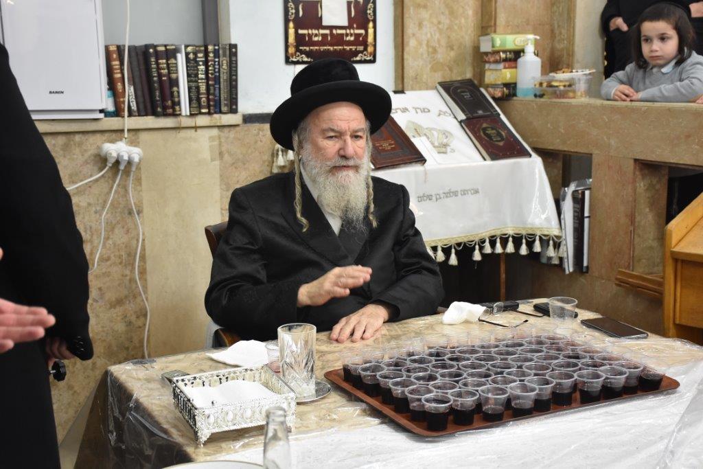 צפו בתיעוד: טיש ט"ו בשבט בחסידות אשלג