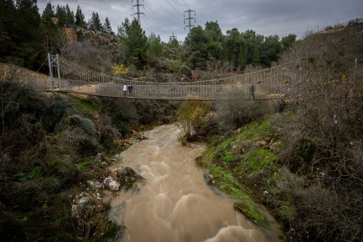 הזרימה העזה בעמק הארזים ליד ירושלים