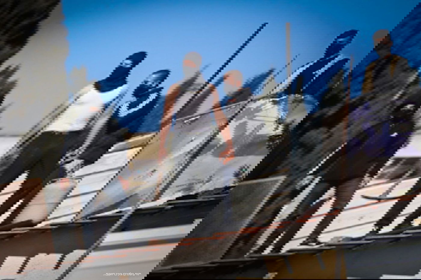 המתבצר, עם בלון הגז