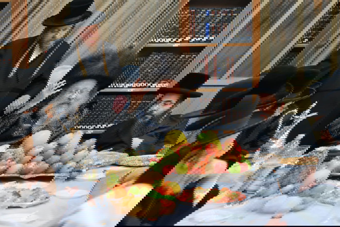 במהלך ה'טיש': האדמו"ר עורר את החסידים לברך בכוונה