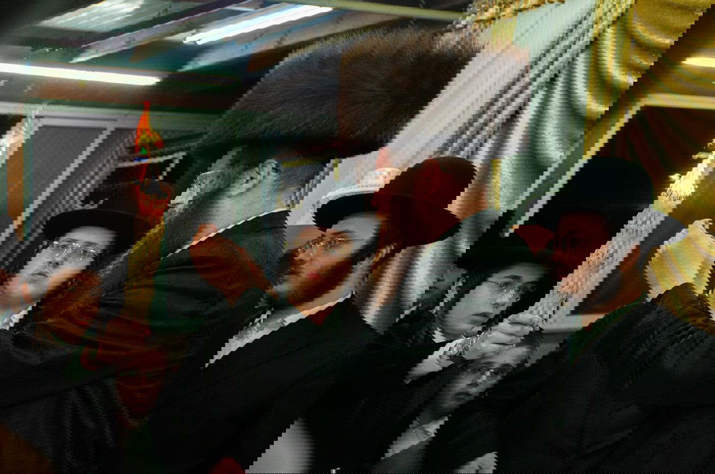 תיעוד: שבת שירה וט"ו בשבט בחסידות קאליב