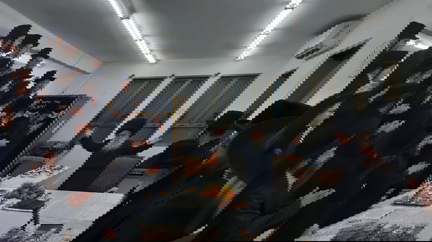 ב'ט"ו בשבט' בבוטושאן שרו ניגוני ימים נוראים