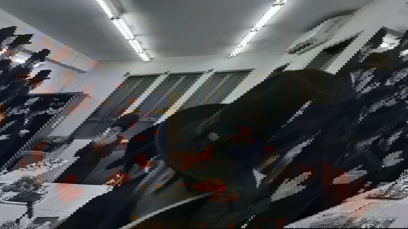 ב'ט"ו בשבט' בבוטושאן שרו ניגוני ימים נוראים