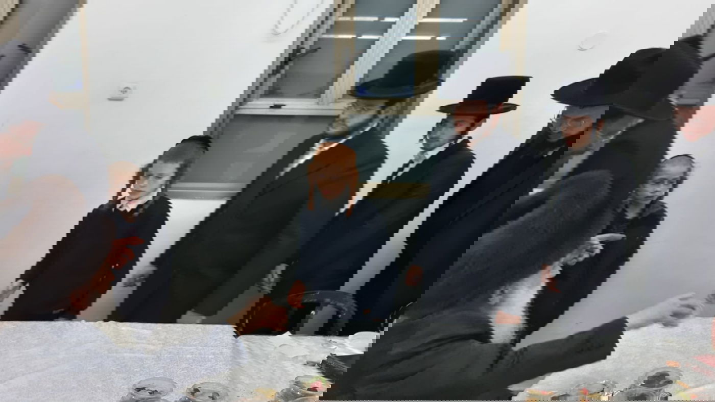 ב'ט"ו בשבט' בבוטושאן שרו ניגוני ימים נוראים