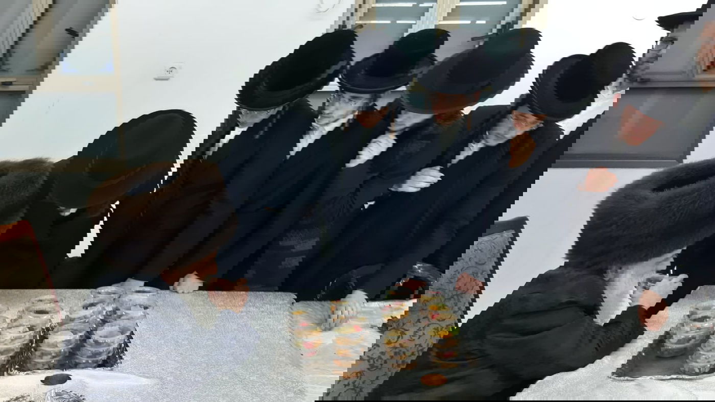 ב'ט"ו בשבט' בבוטושאן שרו ניגוני ימים נוראים