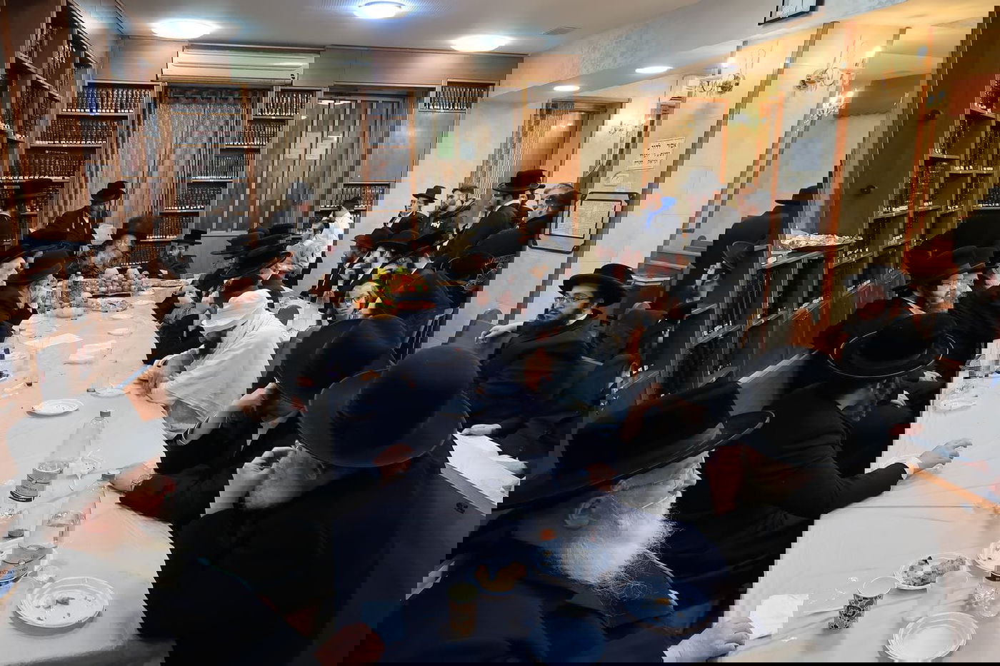 במהלך ה'טיש': האדמו"ר עורר את החסידים לברך בכוונה