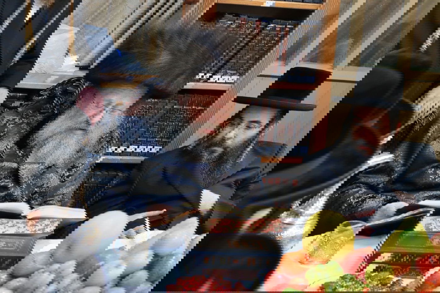 במהלך ה'טיש': האדמו"ר עורר את החסידים לברך בכוונה