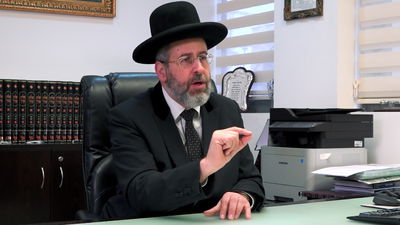 הרב הראשי משיב אש: "לא יחייבו אותי לפסוק נגד ההלכה"