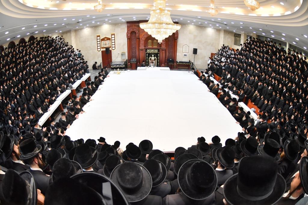 תיעוד: ראש השנה לאילנות בחסידות ויז'ניץ