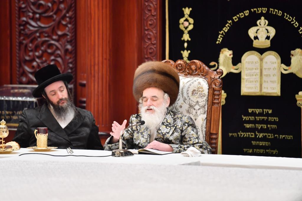 תיעוד: ראש השנה לאילנות בחסידות ויז'ניץ