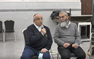 וקסלר מגולל את סיפורו בפני פעילי יד לאחים השבוע