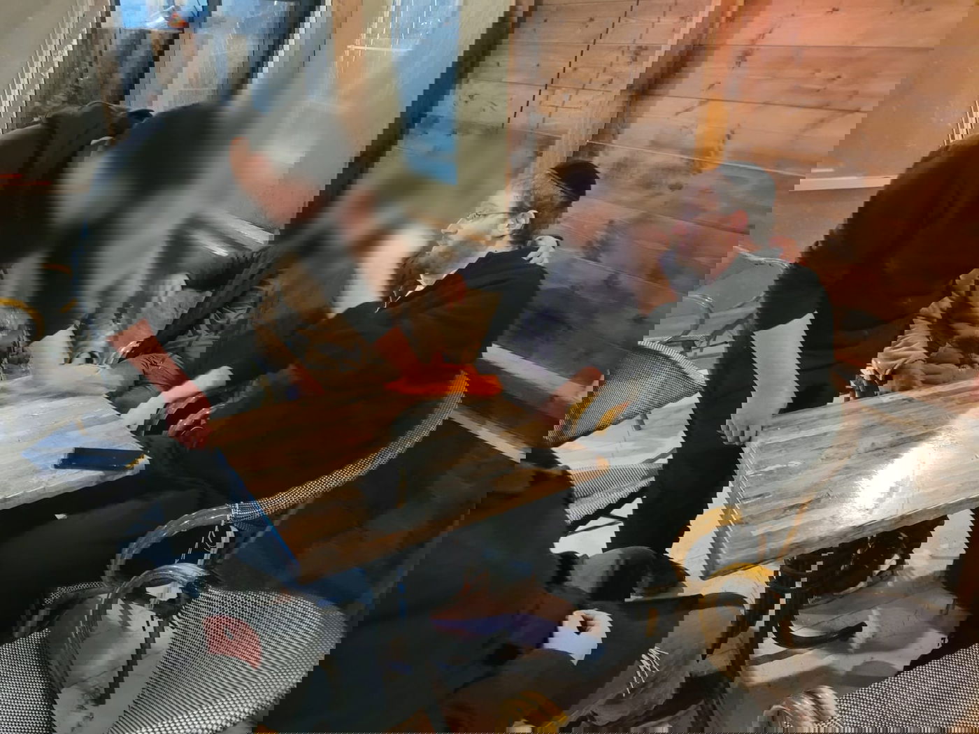 "עבאס שקרן; בנט בדיחה"; ביקור ט"ו בשבט אצל הבדואים