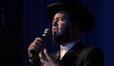 מוטי אילוביץ וחזקי וויס בביצוע לייב: אחותינו את