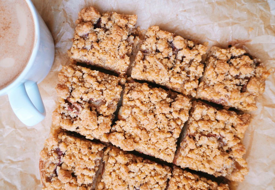 עוגת תפוחים בחושה עם שטרויזל