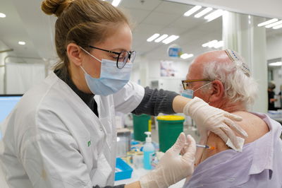 המנה הרביעית מגנה  פי 3  כנגד מחלה קשה