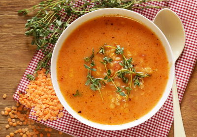 מרק עדשים כתומות