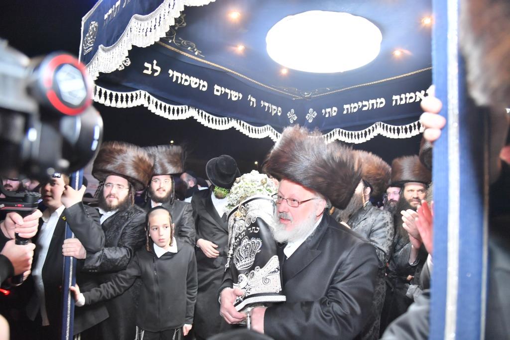 בקאמרנא בבית שמש חגגו הכנסת ספר תורה