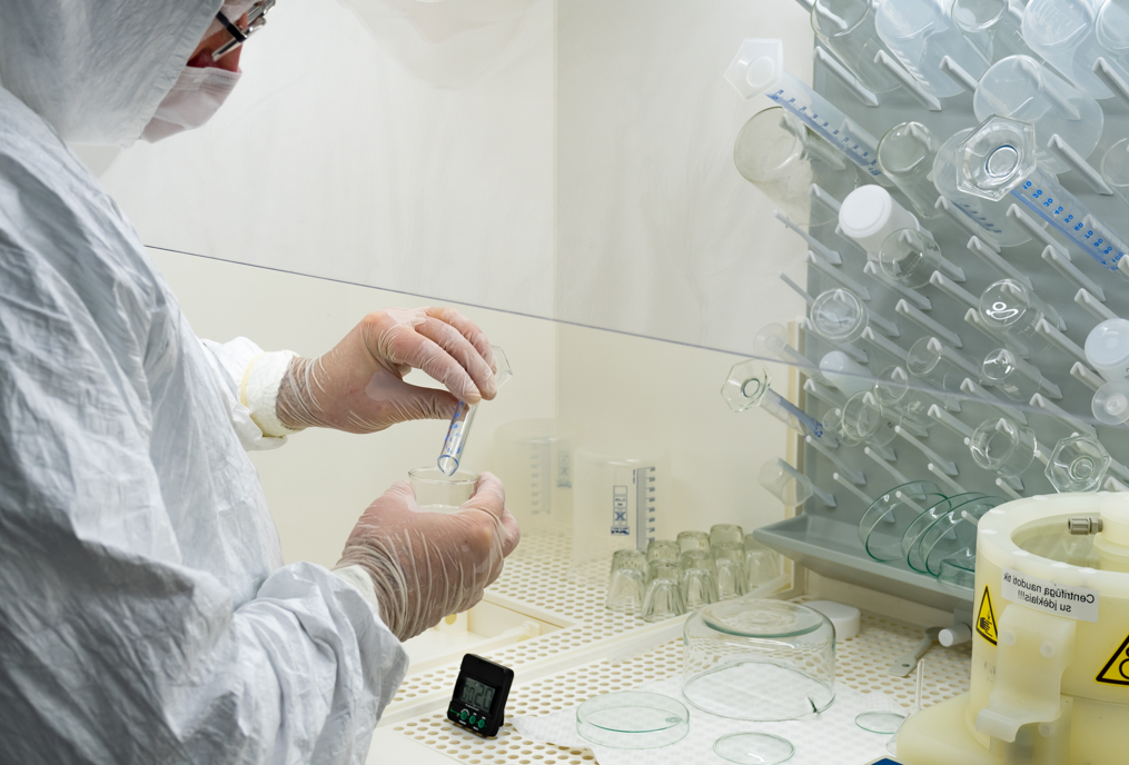 לא מחוסנים עשויים ליצור מוטציה; מיתון בתחלואת העולם