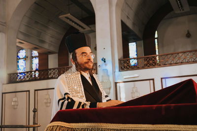 החזן יעקב שטארק בקליפ מחרוזת עם מיטב הקלאסיקות מעולם החזנות