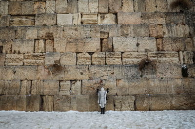 תמונת השבוע: מתפלל אחד בכותל המערבי