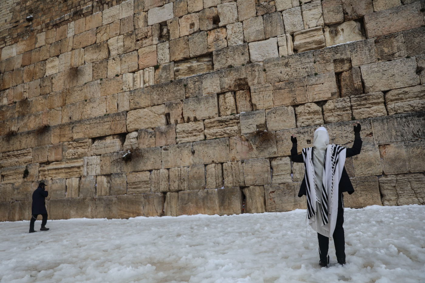 הכותל המערבי נצבע בלבן • גלריה מקיפה