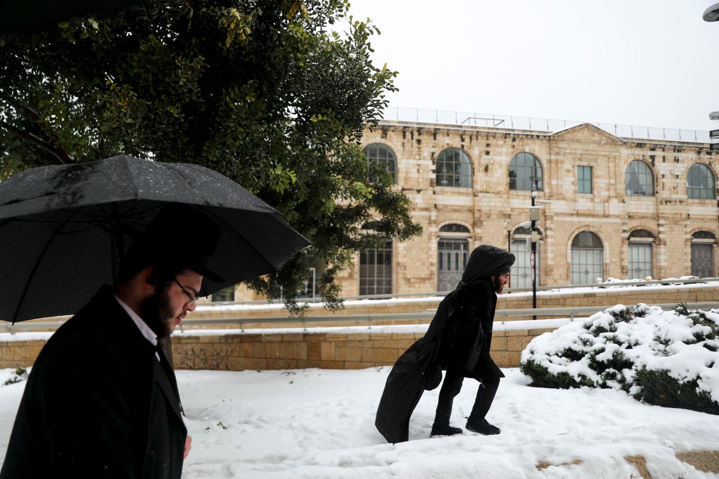 הכותל המערבי נצבע בלבן • גלריה מקיפה