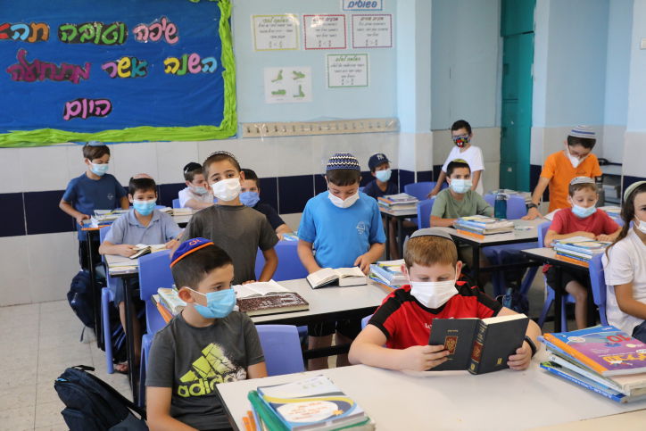 למרות האיום: הלימודים בבתי הספר - כרגיל