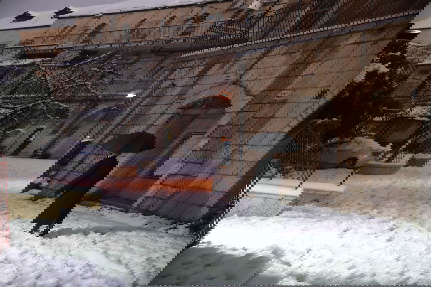 חגיגה ירושלמית • עיר הבירה נצבעה בלבן; הלימודים בוטלו