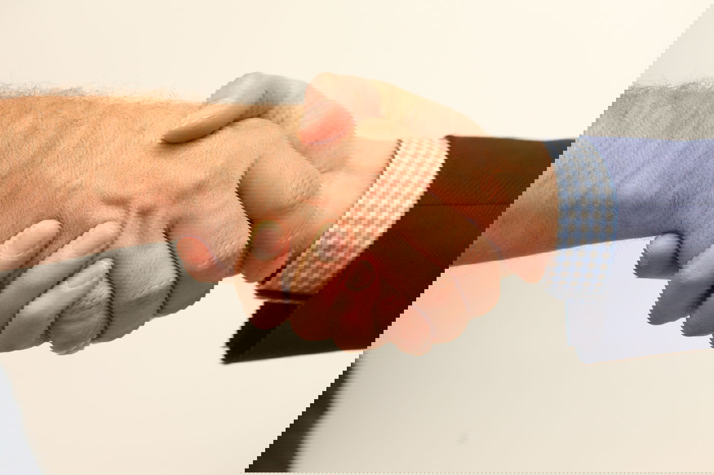 מנהג "לחיצת היד" שמנע מהנשים לשקר