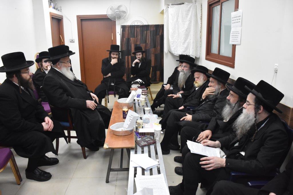 אלפים ניחמו את האדמו"ר מאשלג • תיעוד