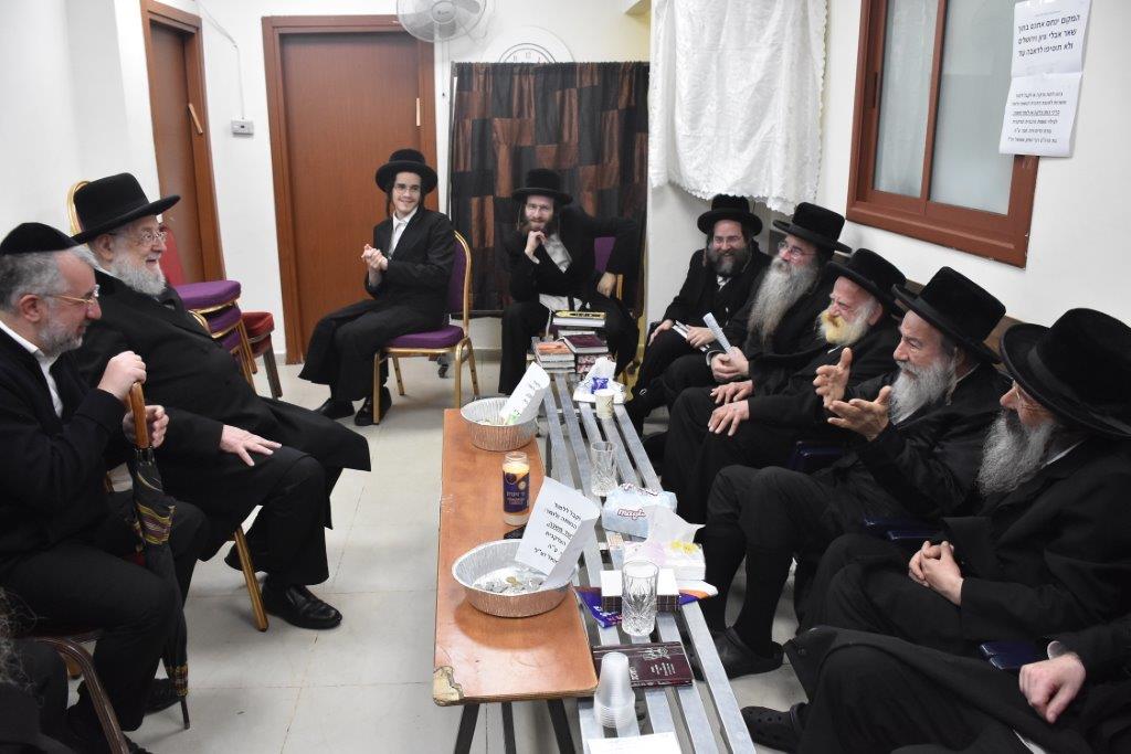 אלפים ניחמו את האדמו"ר מאשלג • תיעוד