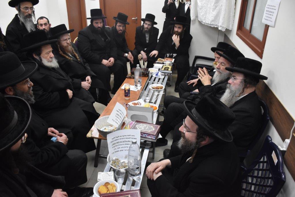 אלפים ניחמו את האדמו"ר מאשלג • תיעוד