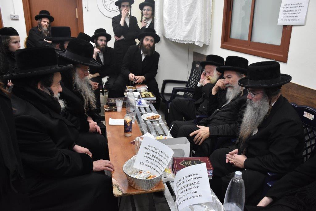 אלפים ניחמו את האדמו"ר מאשלג • תיעוד