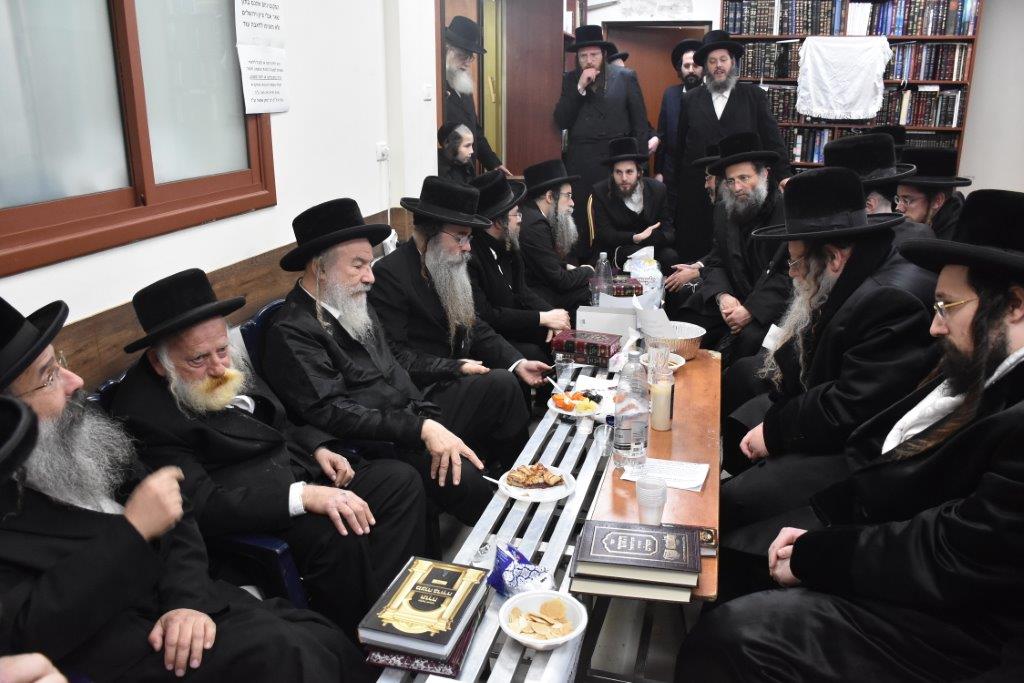 אלפים ניחמו את האדמו"ר מאשלג • תיעוד