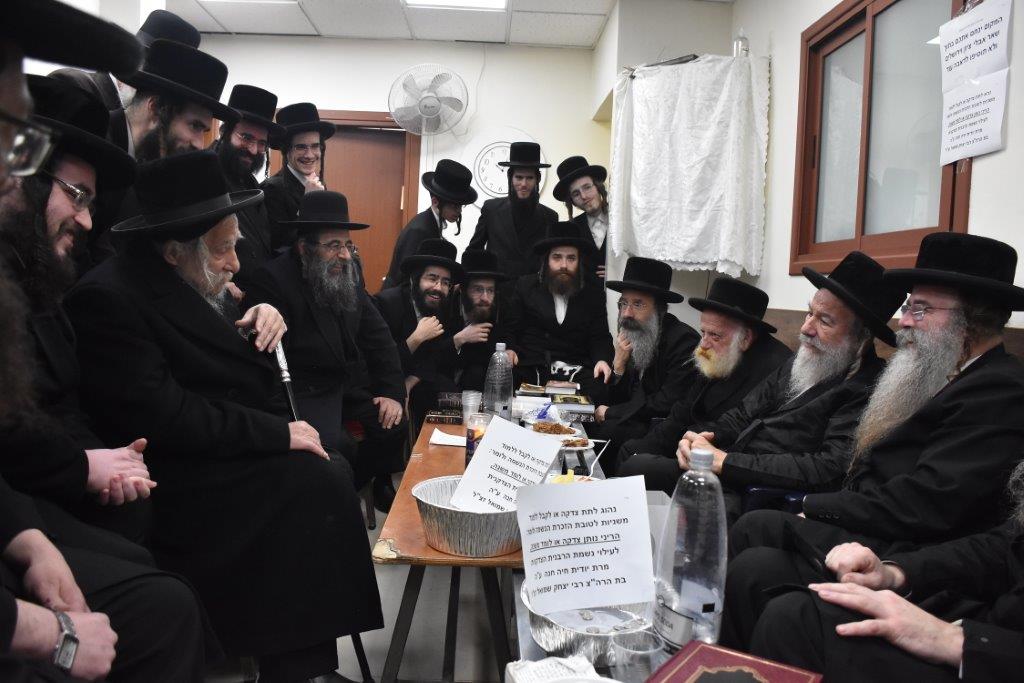 אלפים ניחמו את האדמו"ר מאשלג • תיעוד