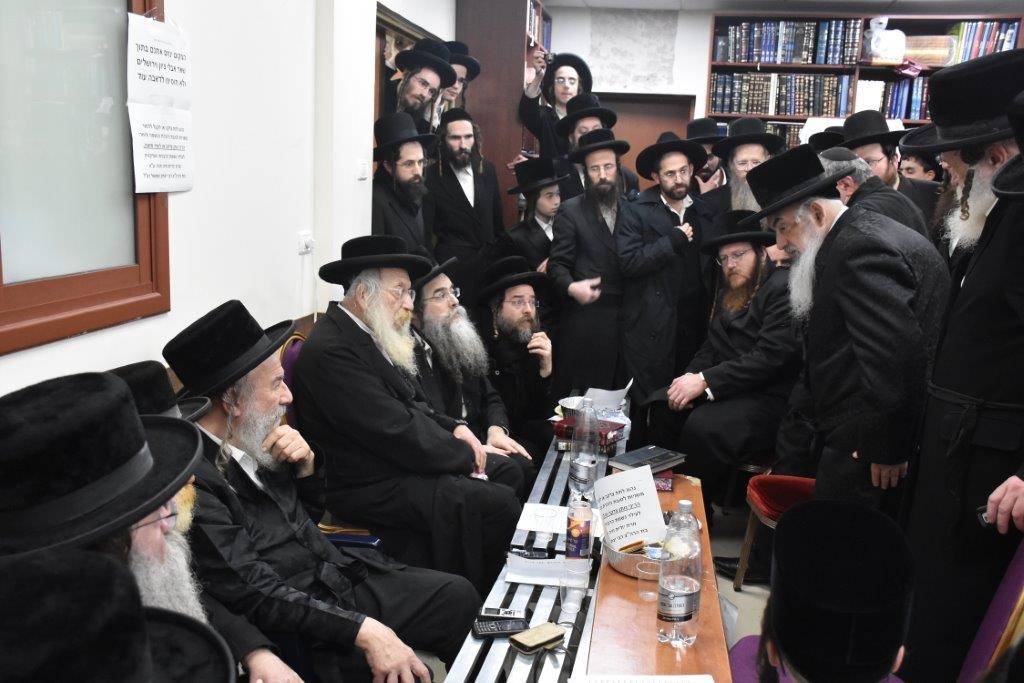 אלפים ניחמו את האדמו"ר מאשלג • תיעוד