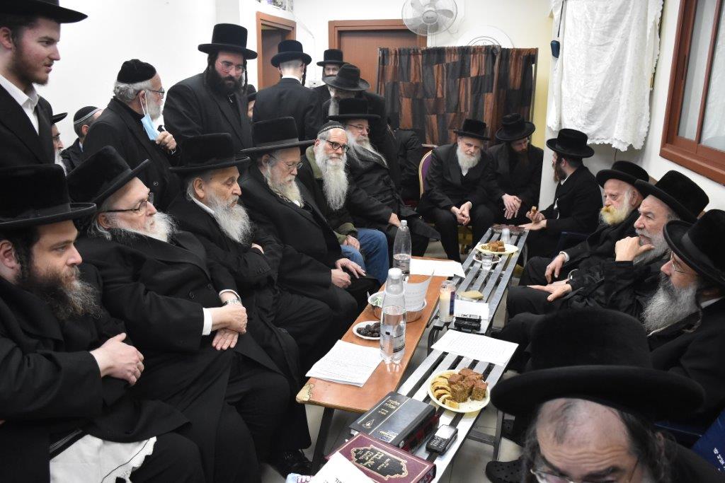 אלפים ניחמו את האדמו"ר מאשלג • תיעוד