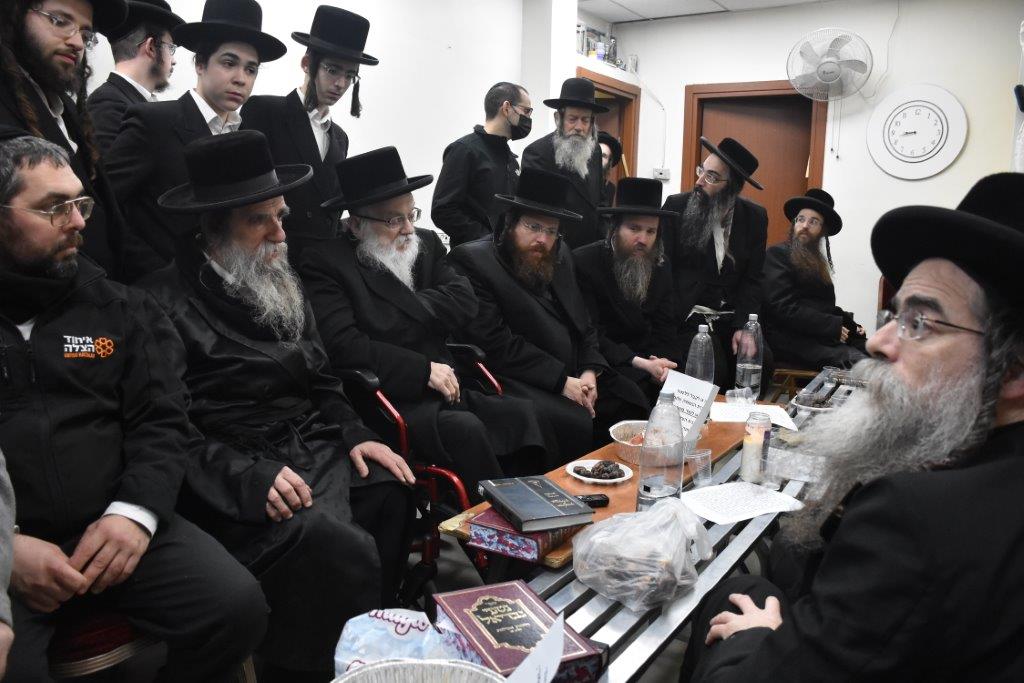 אלפים ניחמו את האדמו"ר מאשלג • תיעוד