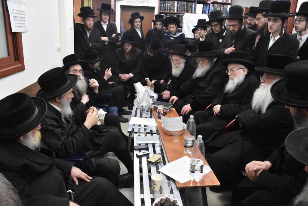 אלפים ניחמו את האדמו"ר מאשלג • תיעוד