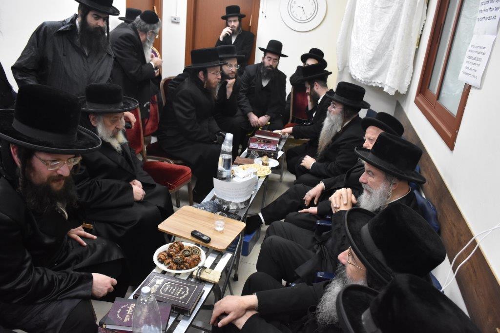 אלפים ניחמו את האדמו"ר מאשלג • תיעוד