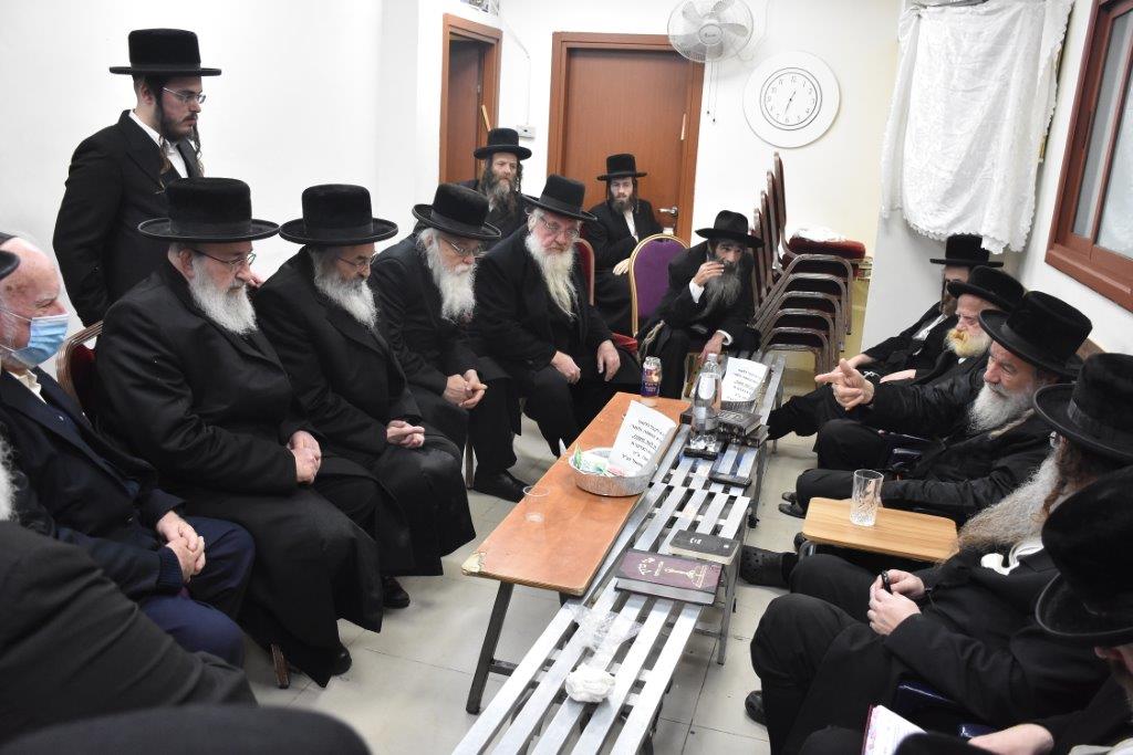 אלפים ניחמו את האדמו"ר מאשלג • תיעוד