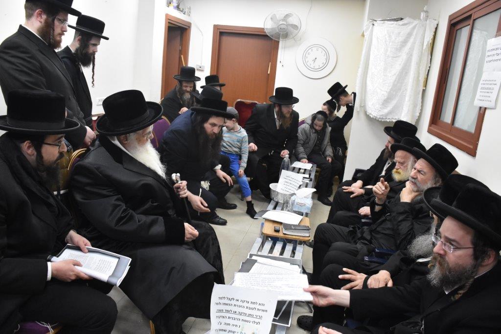 אלפים ניחמו את האדמו"ר מאשלג • תיעוד