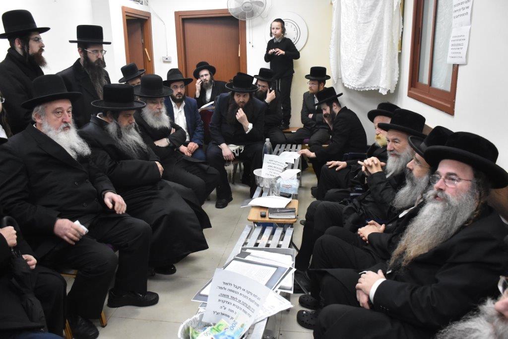 אלפים ניחמו את האדמו"ר מאשלג • תיעוד