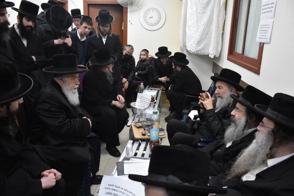 אלפים ניחמו את האדמו"ר מאשלג • תיעוד