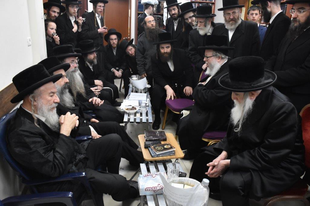 אלפים ניחמו את האדמו"ר מאשלג • תיעוד